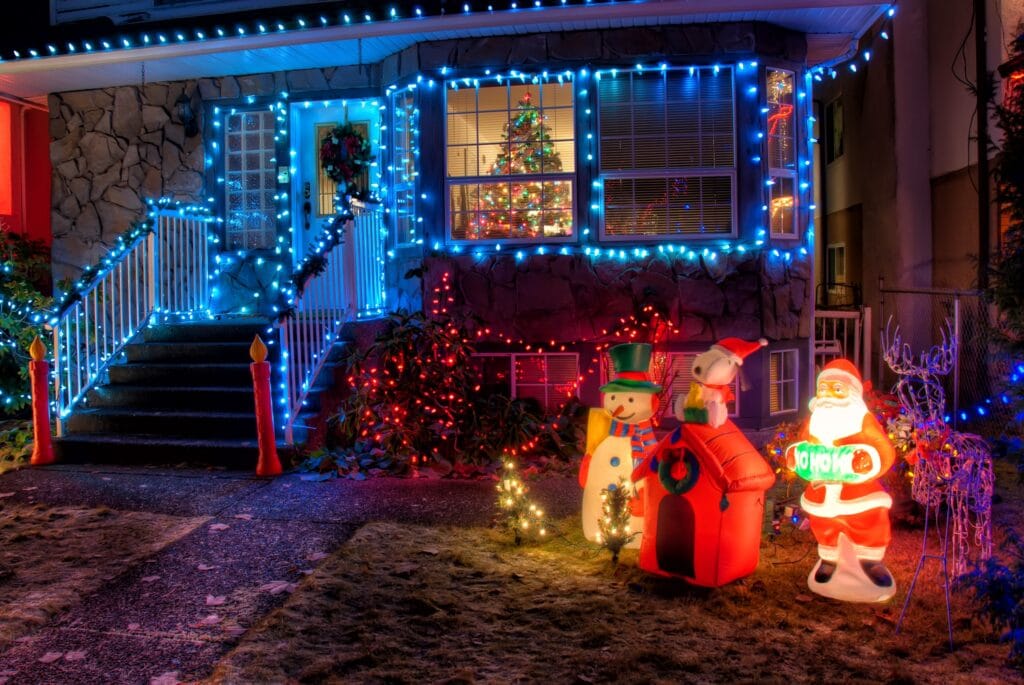 Décoration de Noël : jardin, allée et patio