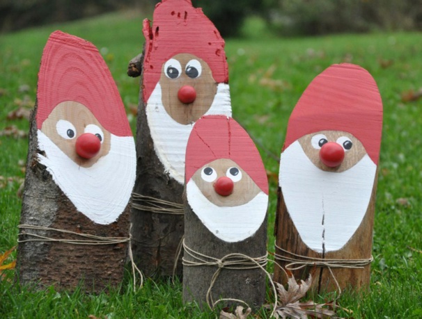 Faire des pères Noël en bûches de bois