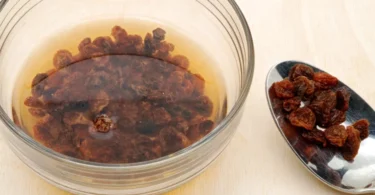 bienfaits pour la santé des raisins secs trempés et de l’eau de raisins secs